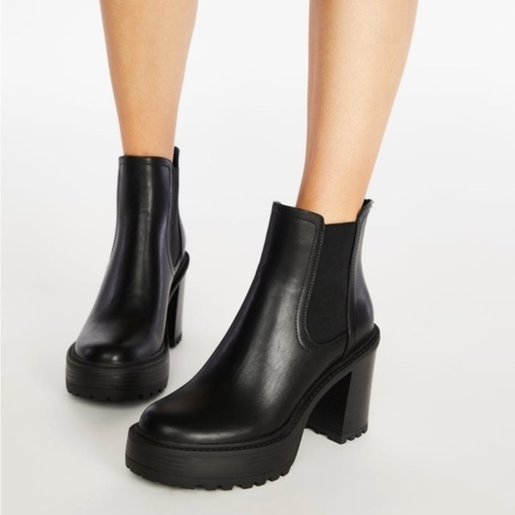 Kinley Chelsea Ankle Boot - Picture 7 of 13